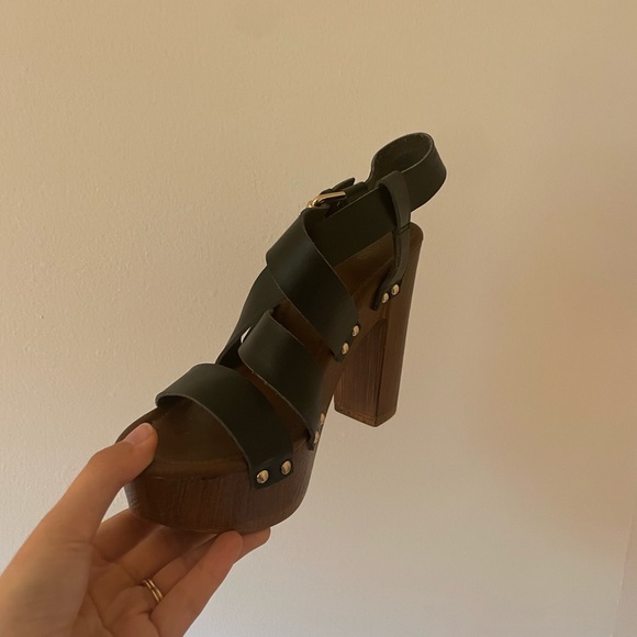 Target Heels - Picture 2 of 2